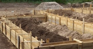 Ленточный фундамент с цоколем в Нерюнгри - от 15787 руб.